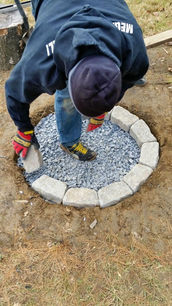 het proces van het maken van een vuurkorf