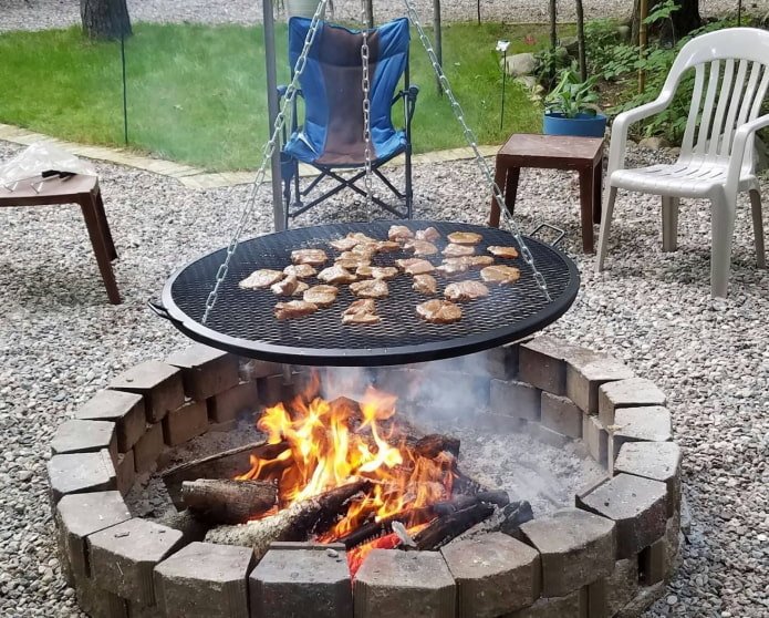 vuurkorf met barbecuerooster