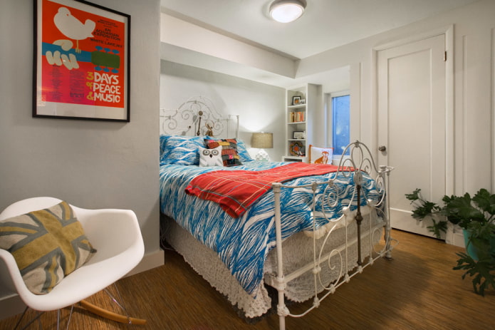 gesmede anderhalf bed in het interieur