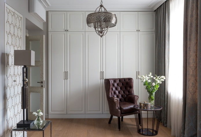 gesmede salontafel in het interieur