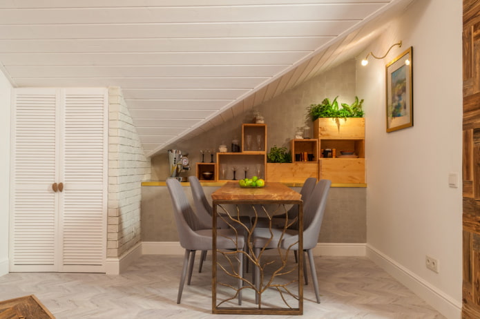 gesmede eettafel in de keuken