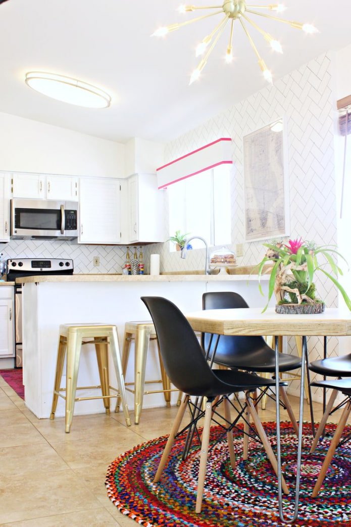 scandinavische keuken met een vloerkleed