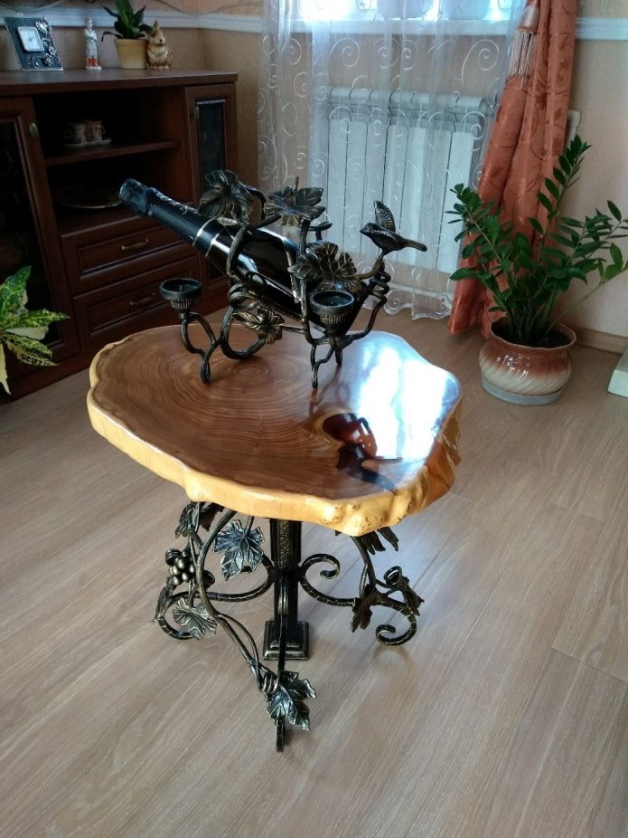 gesmede tafel met blad