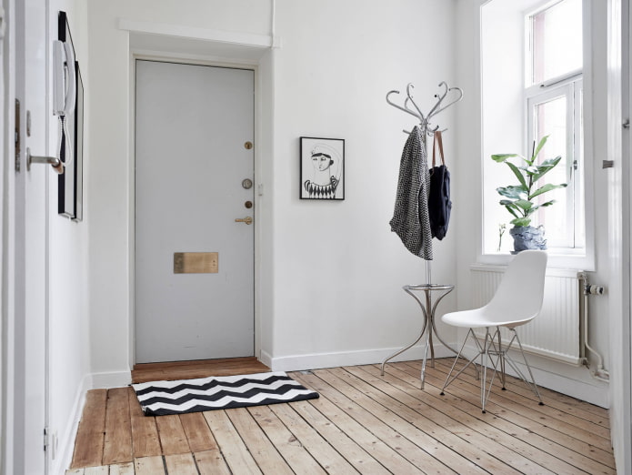 vloerkleed op een houten vloer