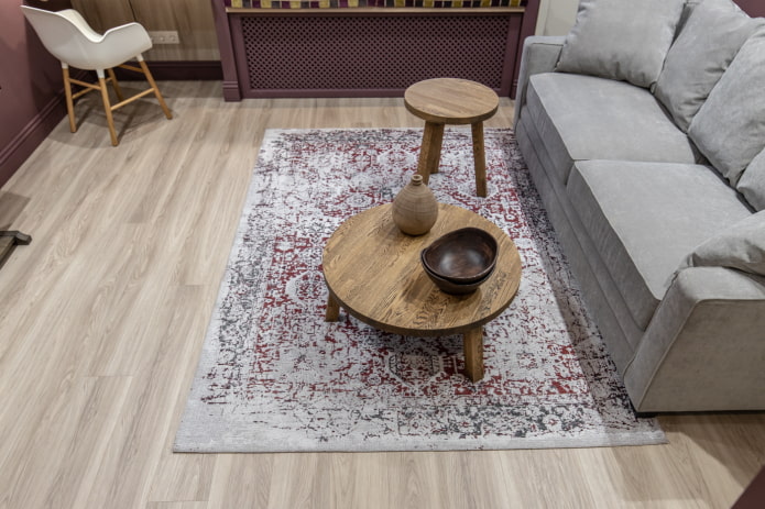 tapijtplaatsing in de woonkamer