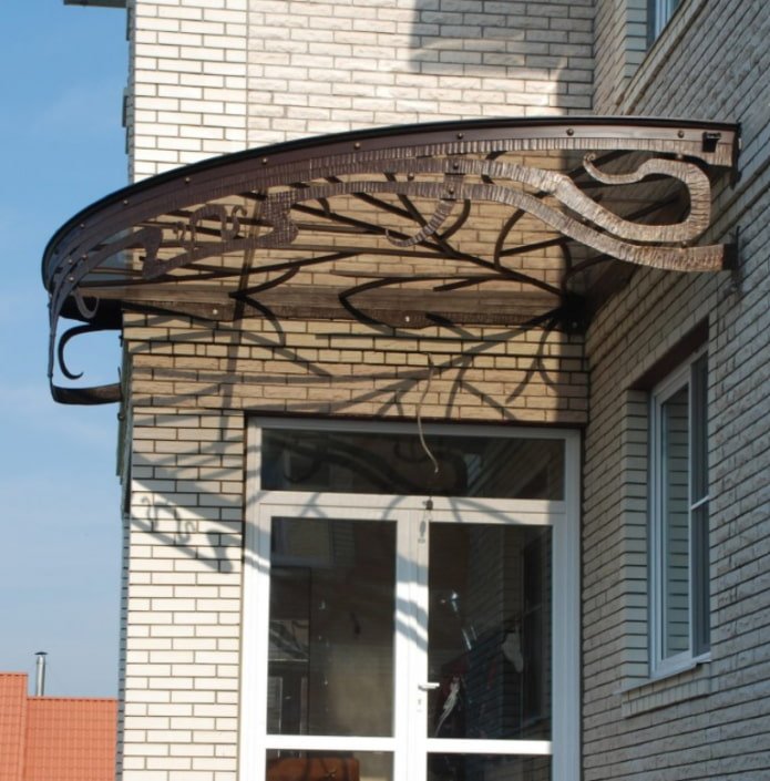 luifel in de hoek van het huis