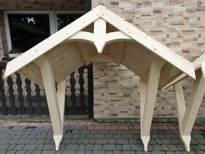 houten luifel boven de deur