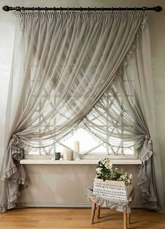Criss-cross tule