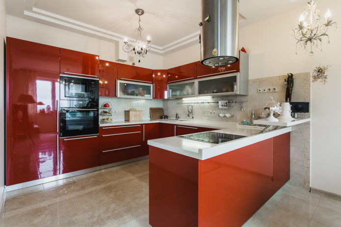 keukeninterieur in rode tinten
