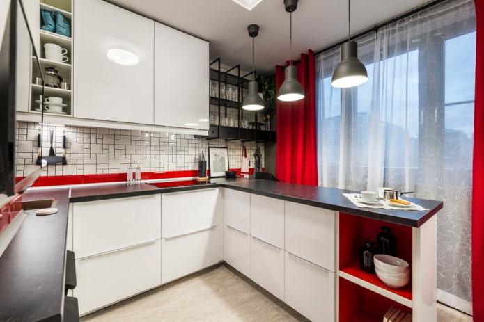 keukeninterieur met rode accenten