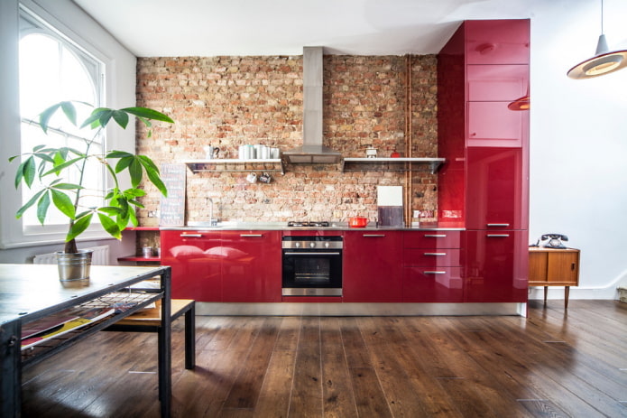 keukeninterieur in roodbruine tinten