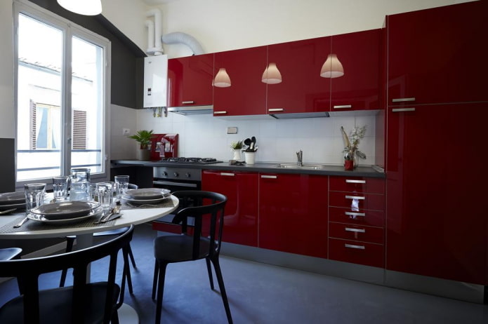 keukeninterieur in rode tinten