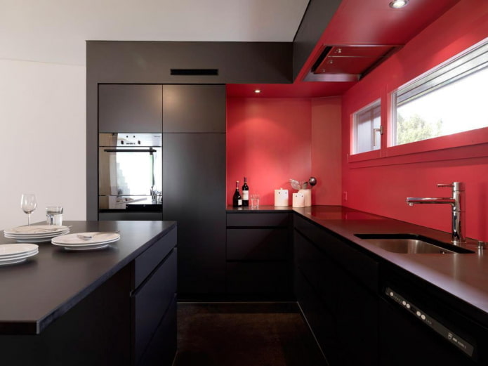 Minimalisme in zwart en rood