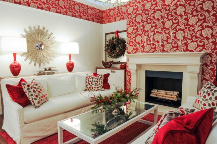 Rood en beige behang in de woonkamer