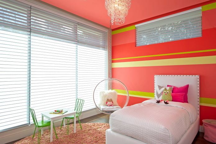 Rood en groen behang in de kinderkamer