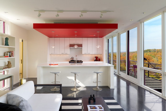 plafond met nis en panoramische ramen