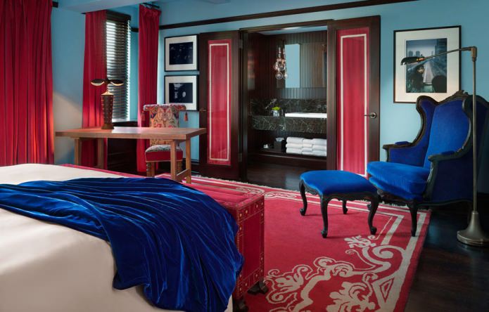 Rood en blauw interieur