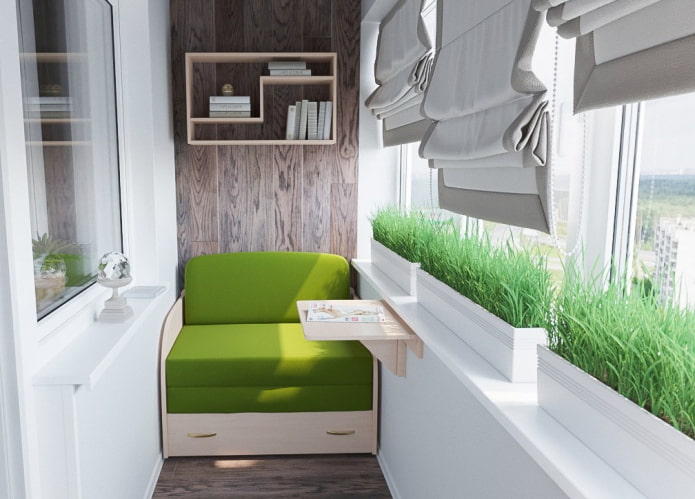 klapstoel in het interieur van de loggia