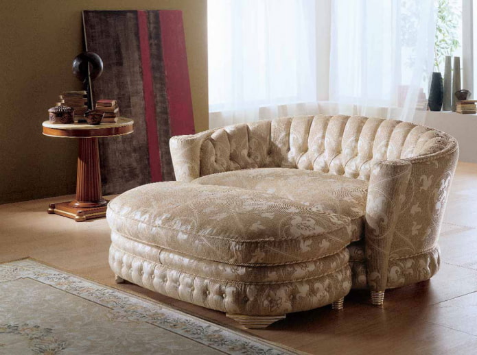 halfronde opvouwbare fauteuil in het interieur