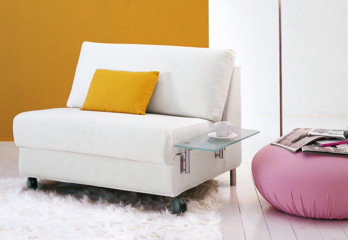 klapstoel met tafel binnenin