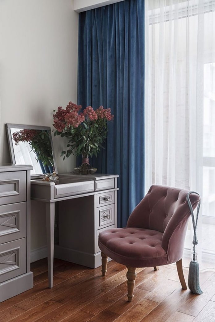 fauteuil in de slaapkamer