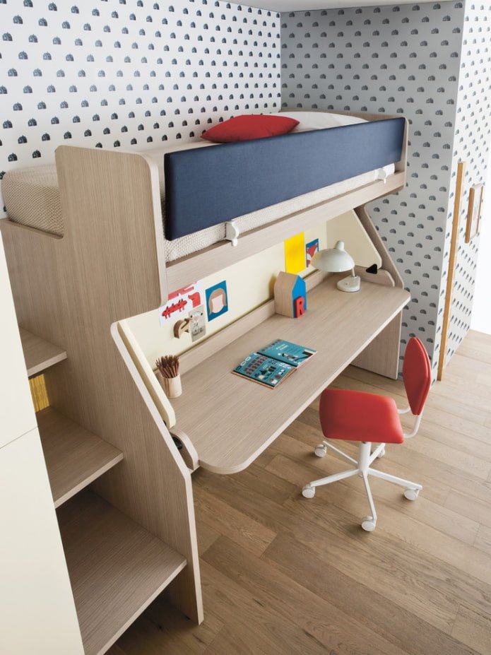 bed met tafel