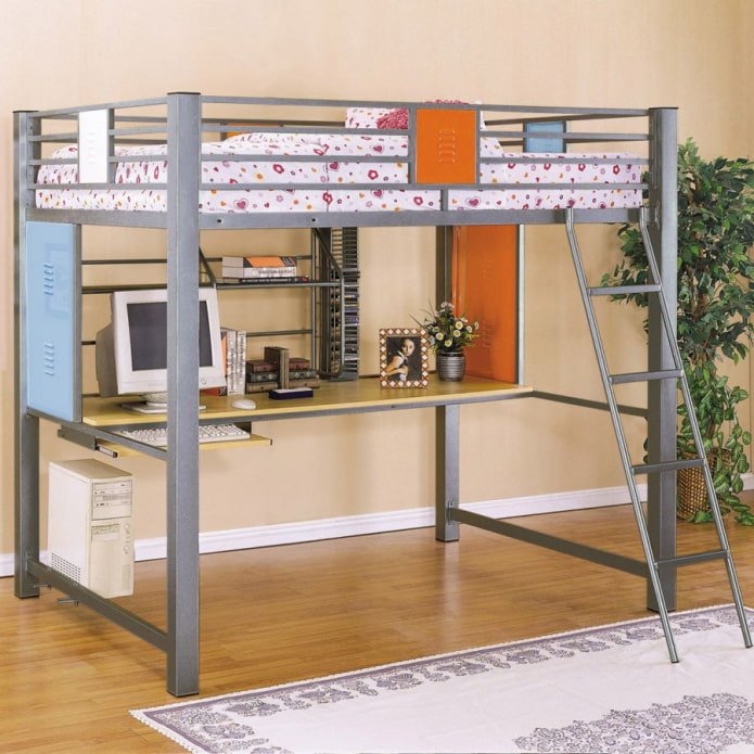 metalen meubels in het interieur