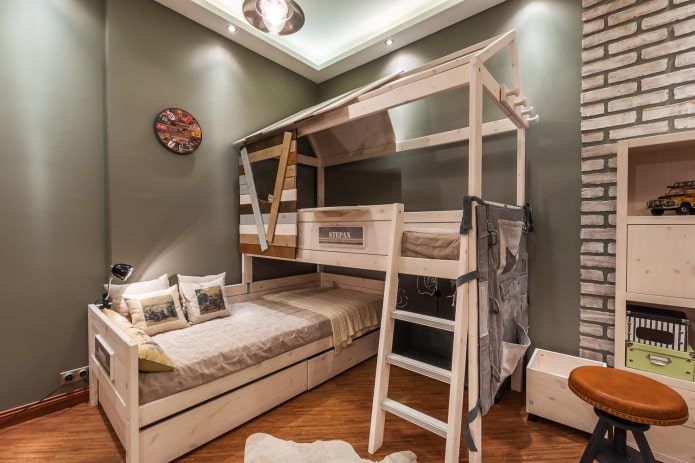 hoekbed in de vorm van een huisje in de kinderkamer