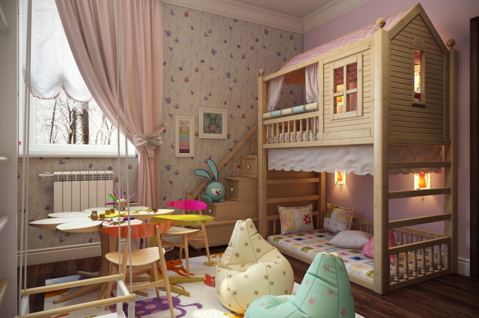 bed in de vorm van een huis in een meisjeskamer