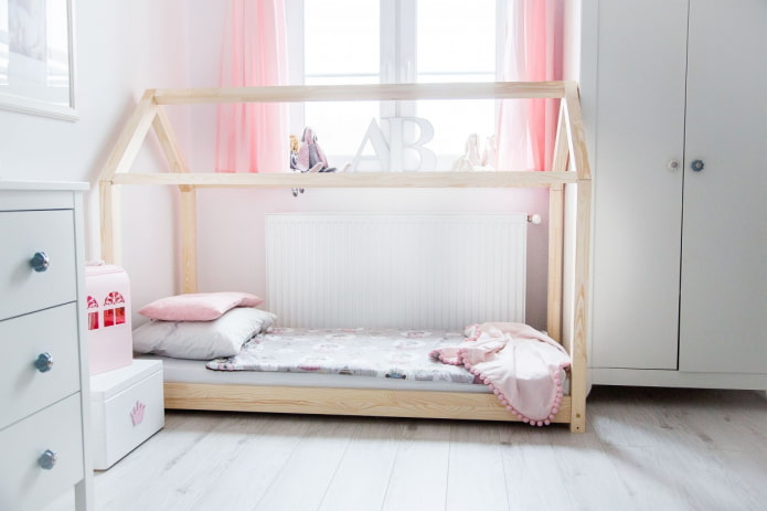 bed in de vorm van een huis in Scandinavische stijl