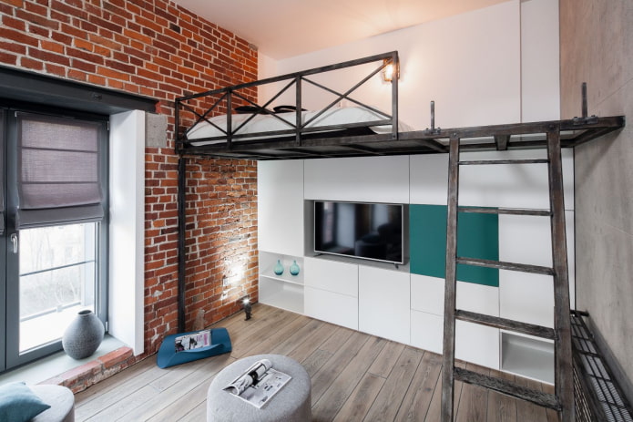 bed op de tweede verdieping in de loft-stijl