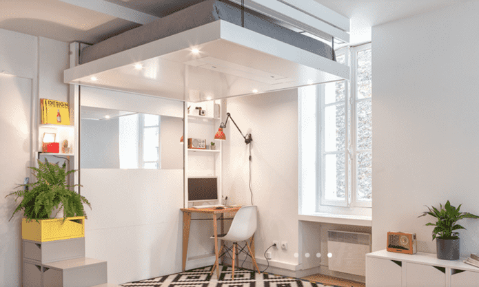 verplaatsbaar bed onder het plafond