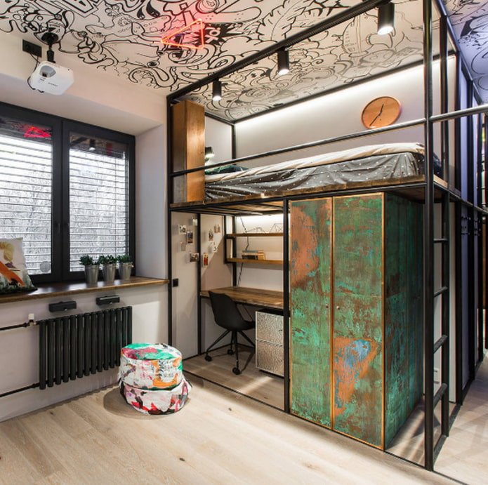 bed op de tweede verdieping in de kinderkamer