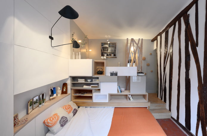 bed op een podium in het keukeninterieur