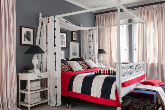 Tweepersoonsbed met palen