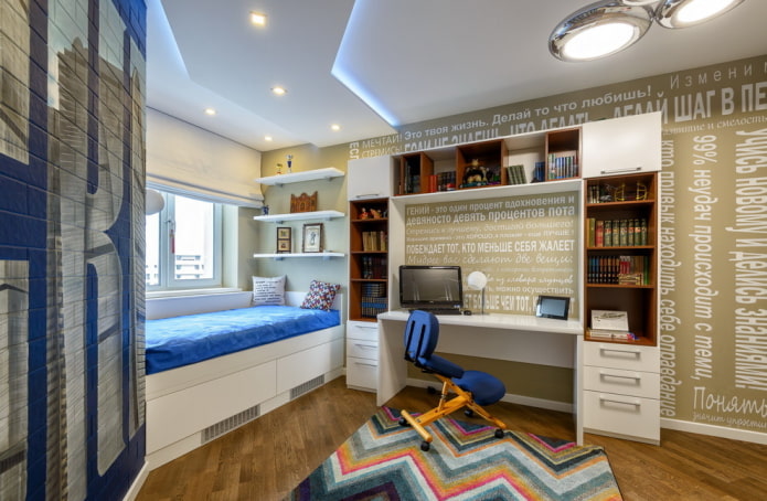 kinderkamer met een bed bij het raam