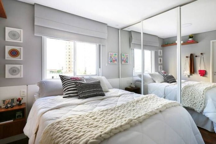bed en spiegelkast