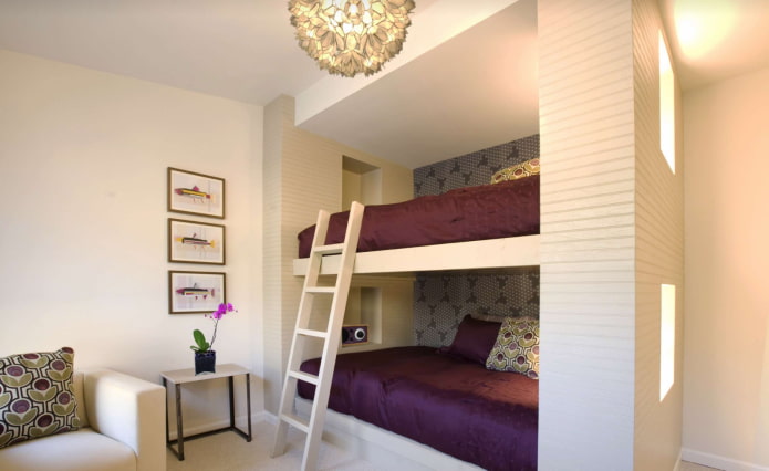 nis met een stapelbed in het interieur
