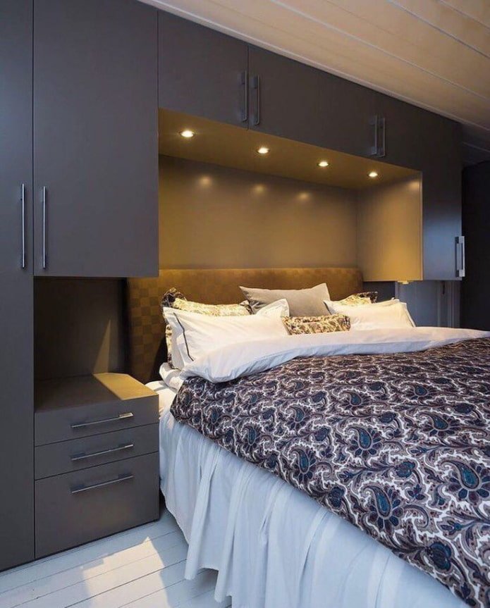 verlichting in een nis met een bed in het interieur