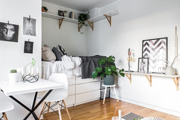 nis met een bed in het interieur in Scandinavische stijl