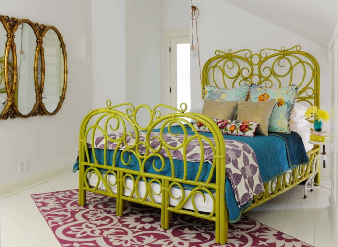 groen bed in het interieur van de slaapkamer