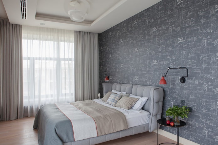 grijs bed in het interieur van de slaapkamer