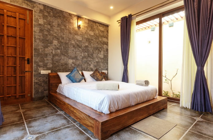 bed in een interieur in oosterse stijl