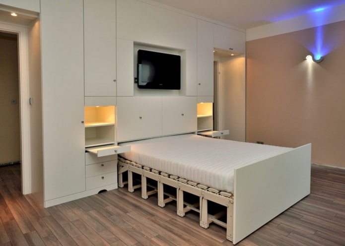 uitschuifbaar bed in het interieur
