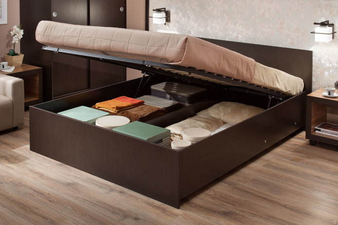 houten bed met hefmechanisme