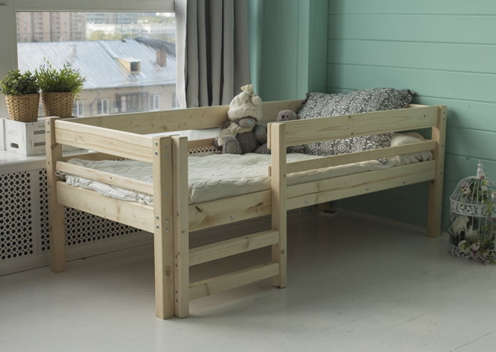 hoekhouten bed in het interieur