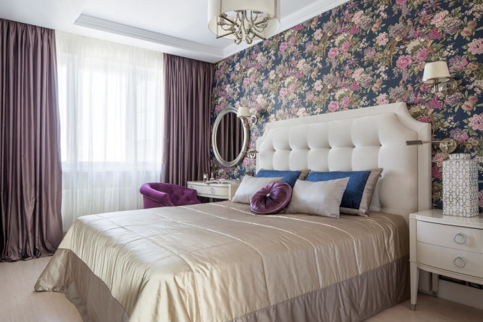 rechthoekig bed met een zacht hoofdbord in het interieur