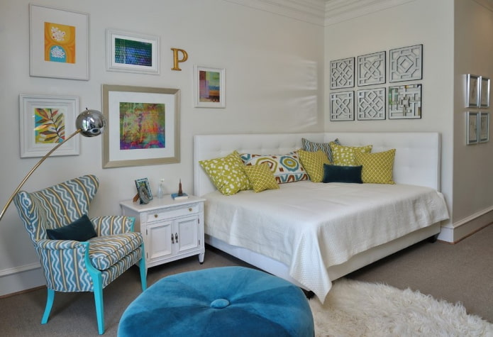 hoekbed met een zacht hoofdbord in het interieur