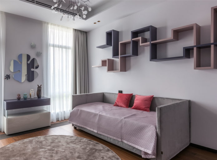 bed met drie zachte hoofdborden in het interieur
