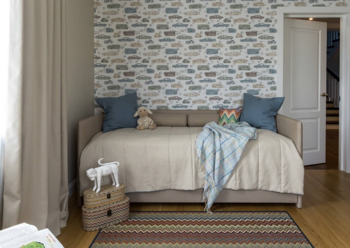 bed met drie zachte hoofdborden in het interieur